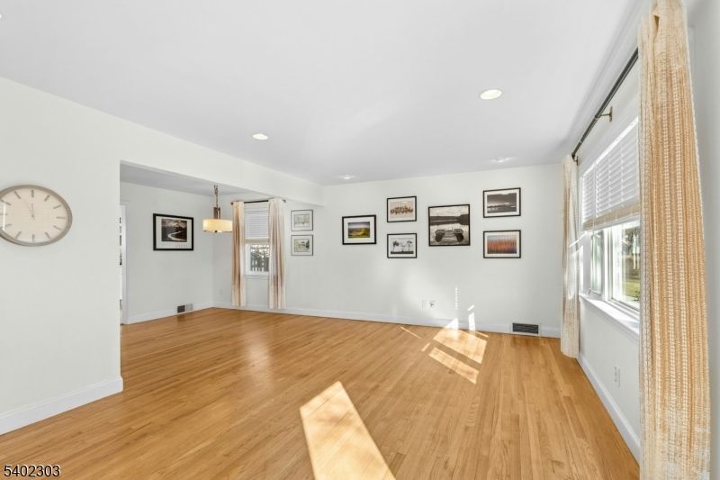 Empty room, Interior, Pendant Lights, Recessed Lighting, Wood Texture Flooring