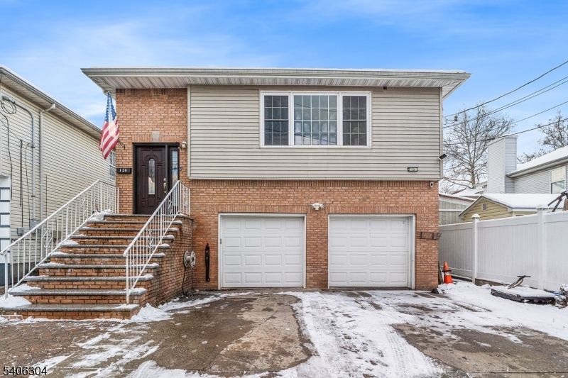 Attached, Exterior, Facade, Brick Facade, Raised Ranch