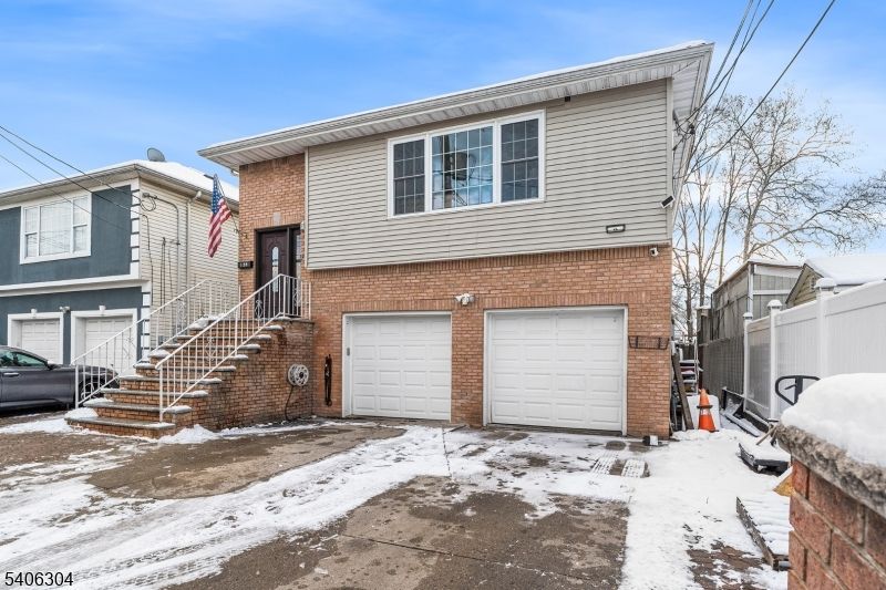 Attached, Exterior, Facade, Brick Facade, Raised Ranch