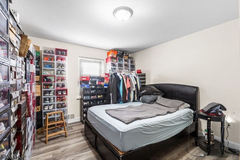 Bedroom, Interior, Walk-in Closets, Wood Texture Flooring