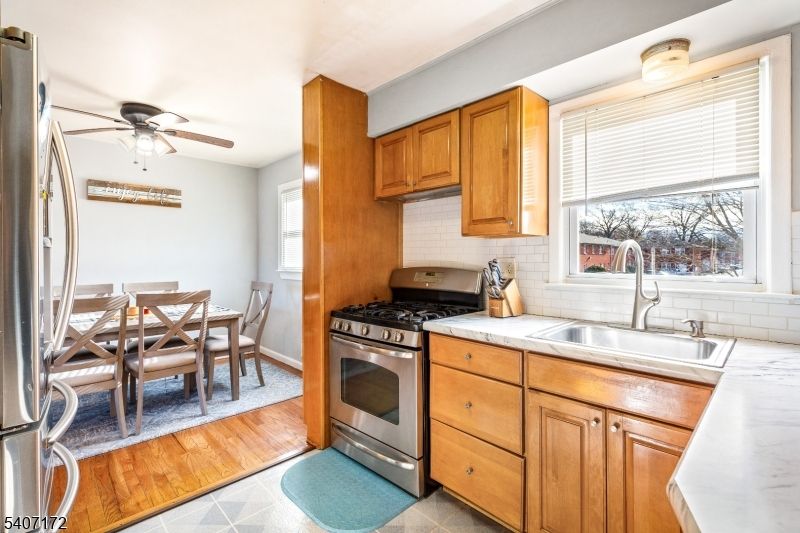 Dining room, Interior, Kitchen, Stainless Steel Appliances, Wood Texture Flooring