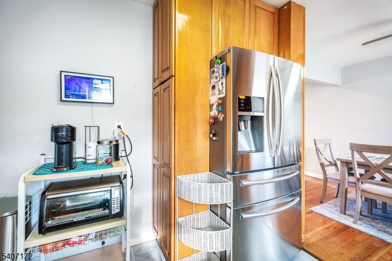 Dining room, Interior, Kitchen, Stainless Steel Appliances, Wood Texture Flooring