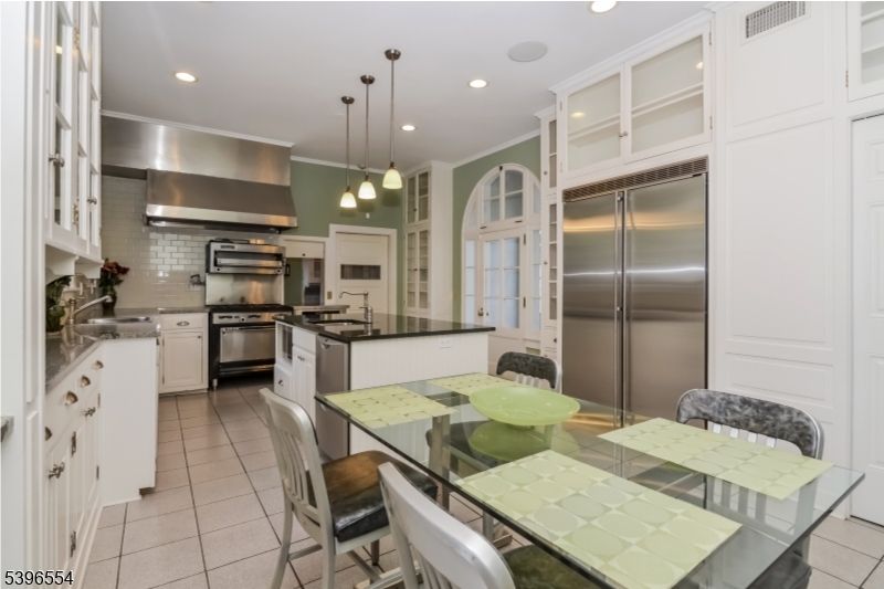 Dining room, Interior, Kitchen, Pendant Lights, Recessed Lighting, Stainless Steel Appliances