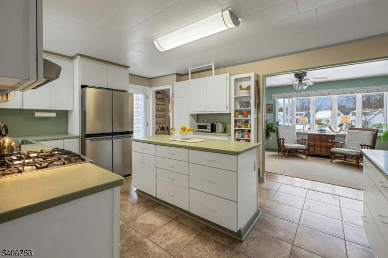 Dining room, Interior, Kitchen, Stainless Steel Appliances