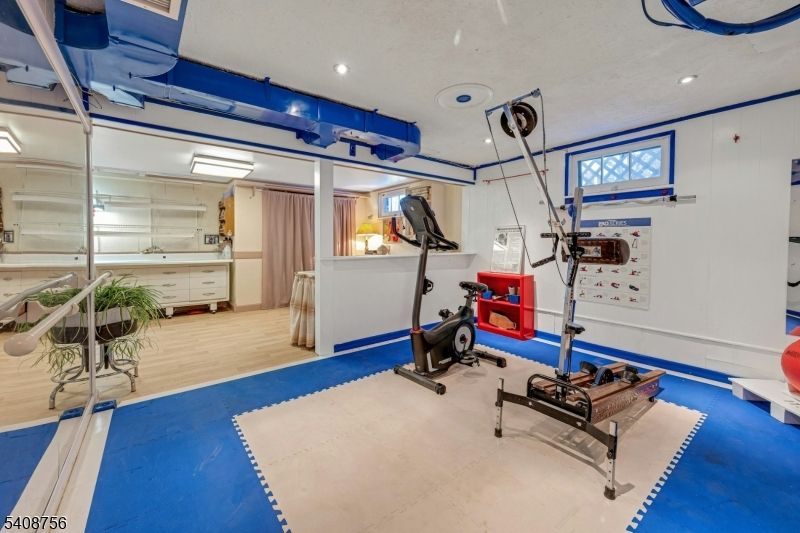 Fitness Equipment, Interior, Recessed Lighting, Wood Texture Flooring