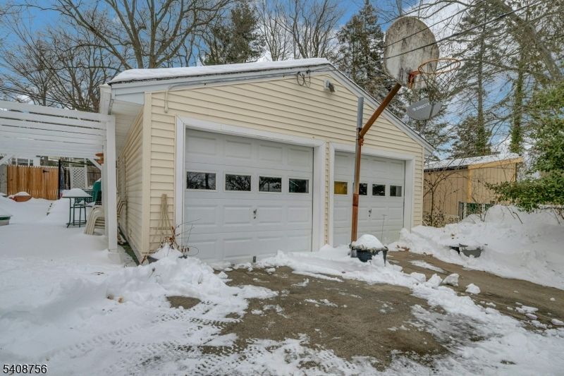 Detached Garage, Exterior