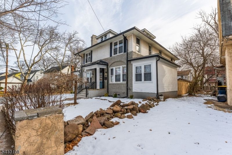 Exterior, Facade, Brick Facade, American Foursquare