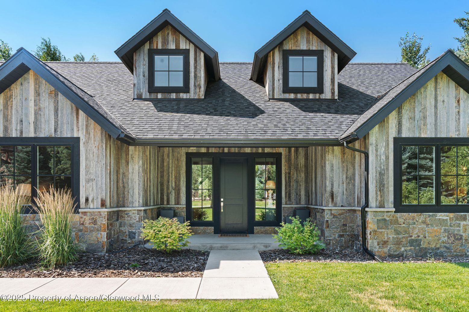 Exterior, Facade, Farmhouse
