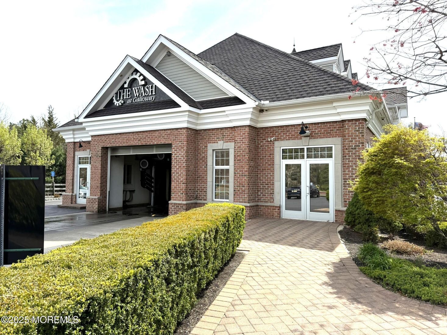 Exterior, Facade, Brick Facade, Brick Traditional