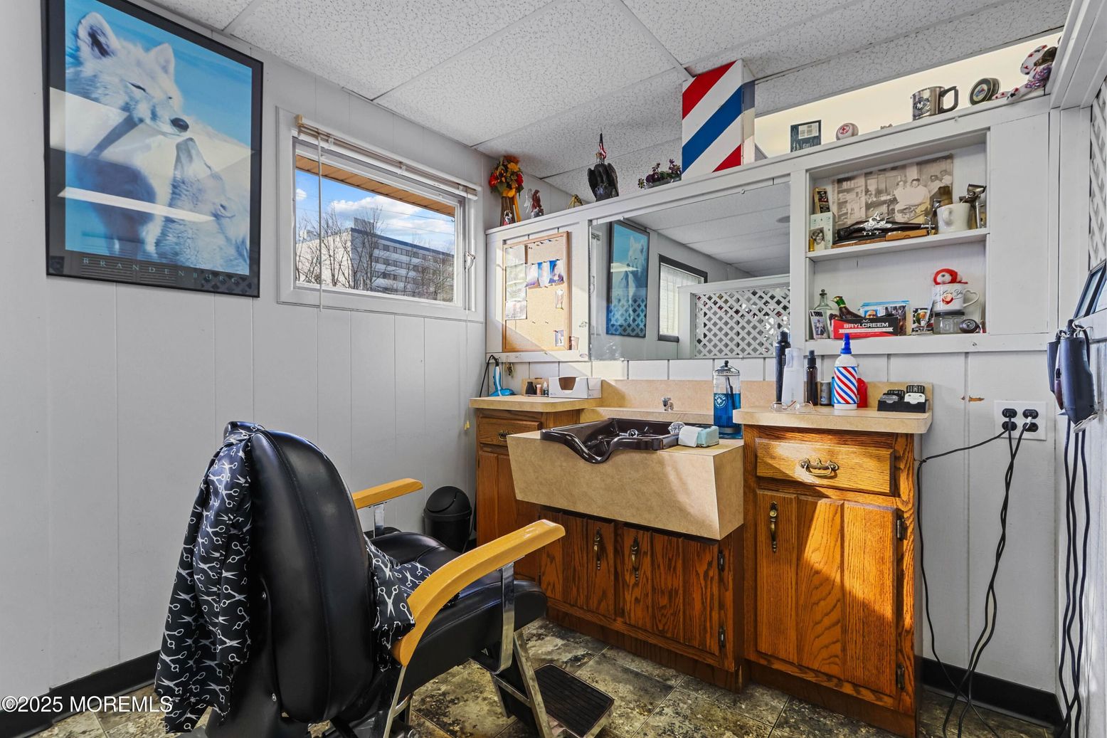 Home Office, Interior