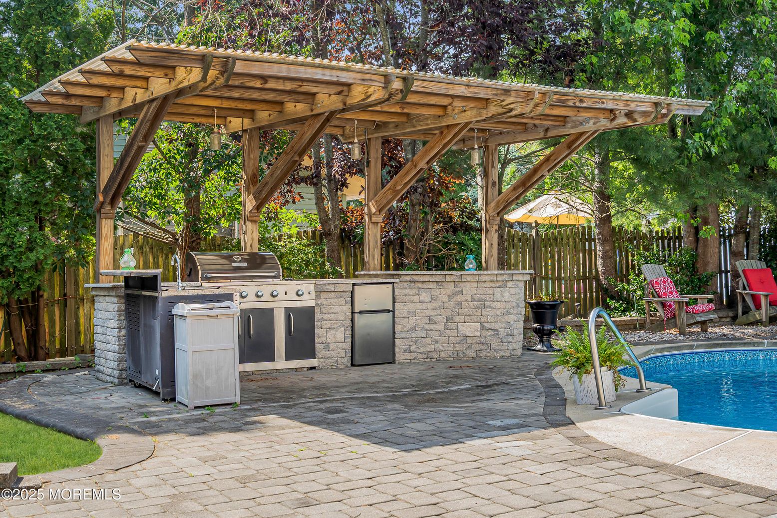 Exterior, Outdoor Kitchen, Pool