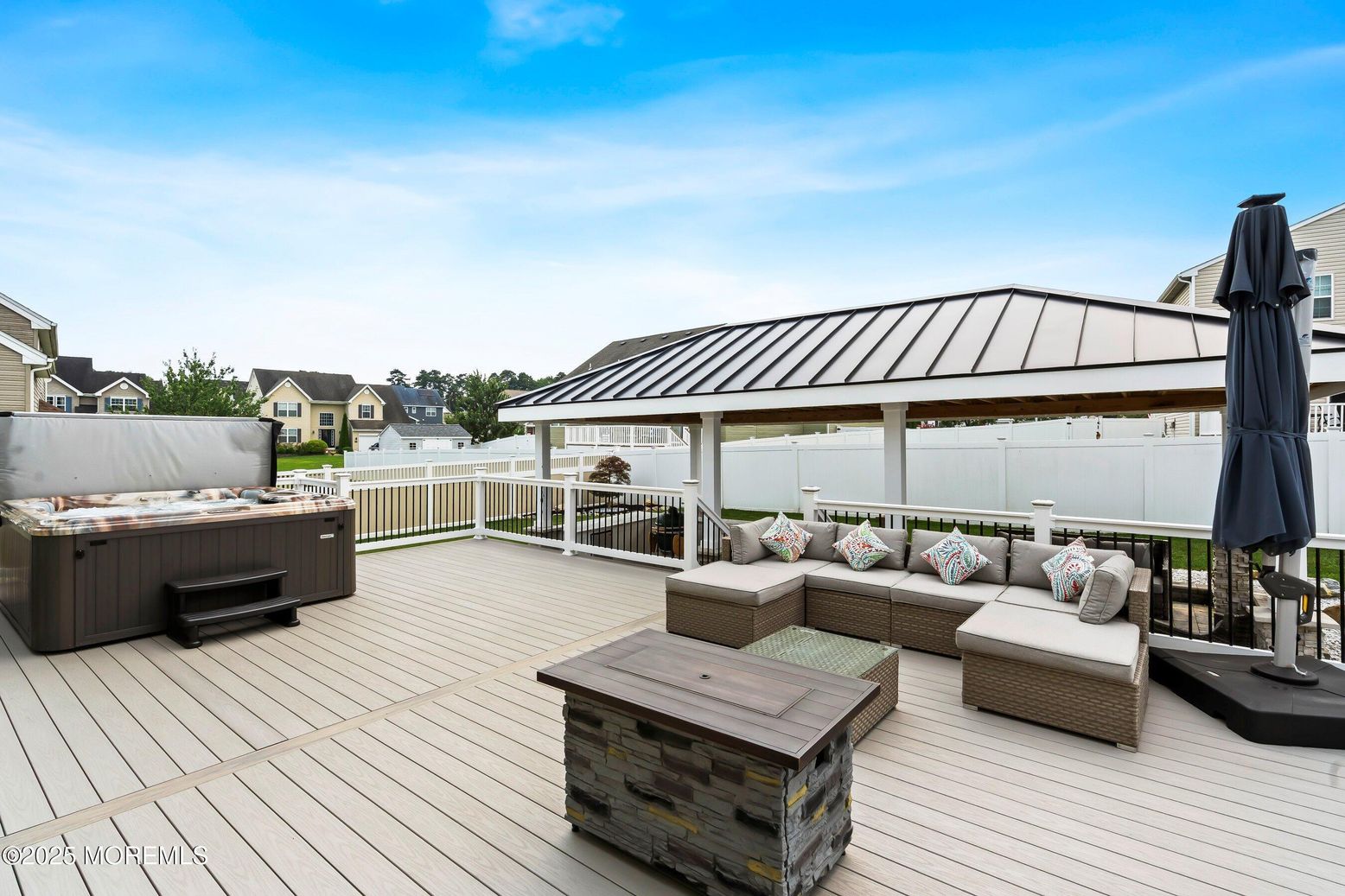 Exterior, Hot Tub