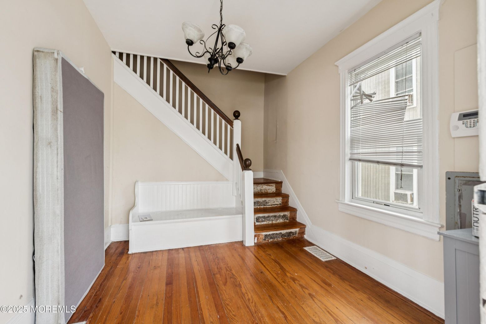 Interior, Pendant Lights, Wood Texture Flooring