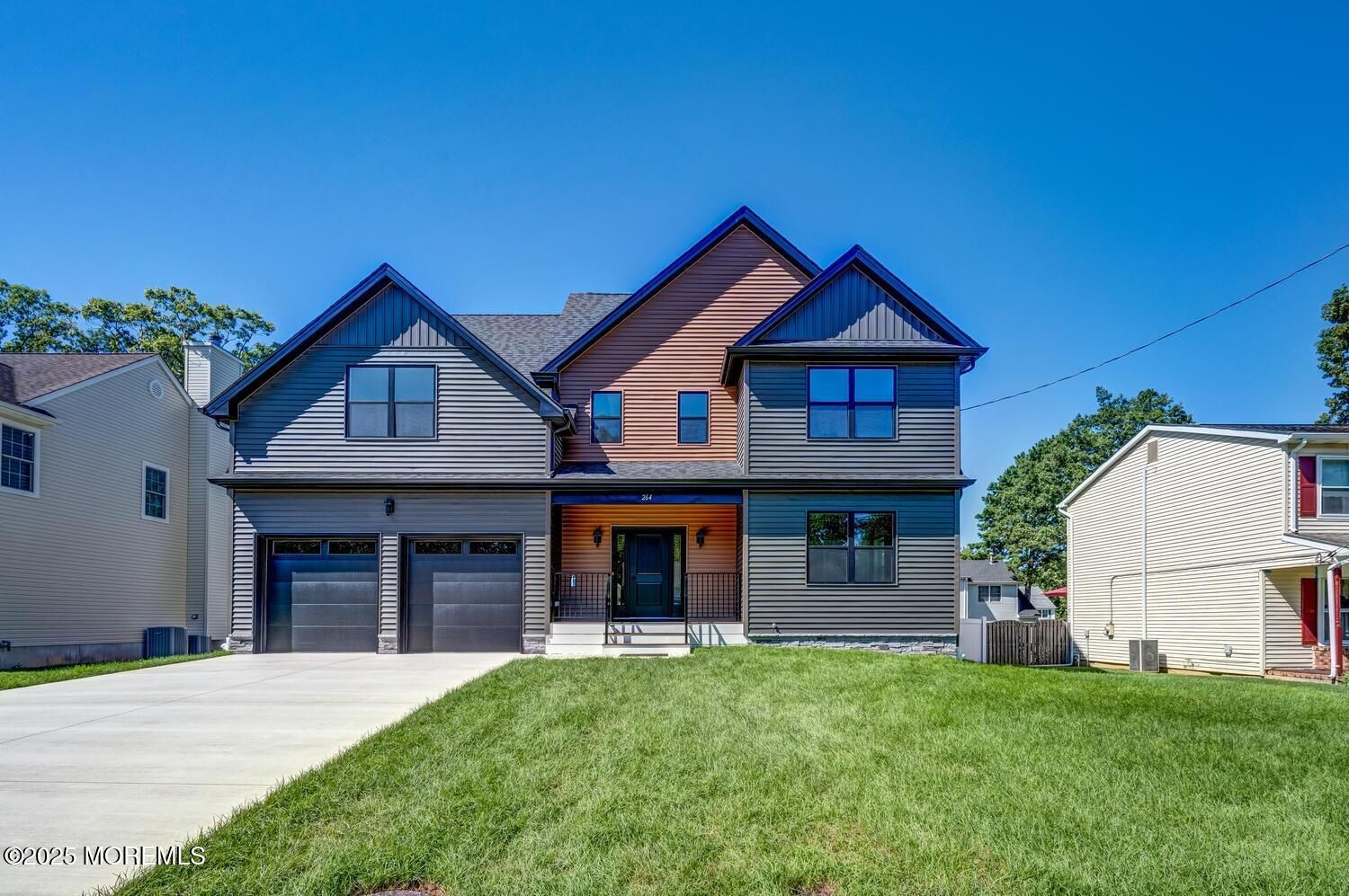Attached, Exterior, Facade, Farmhouse