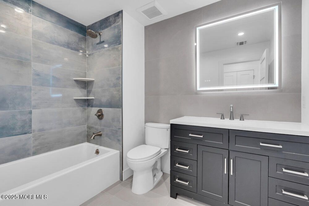 Bathroom, Interior, Recessed Lighting