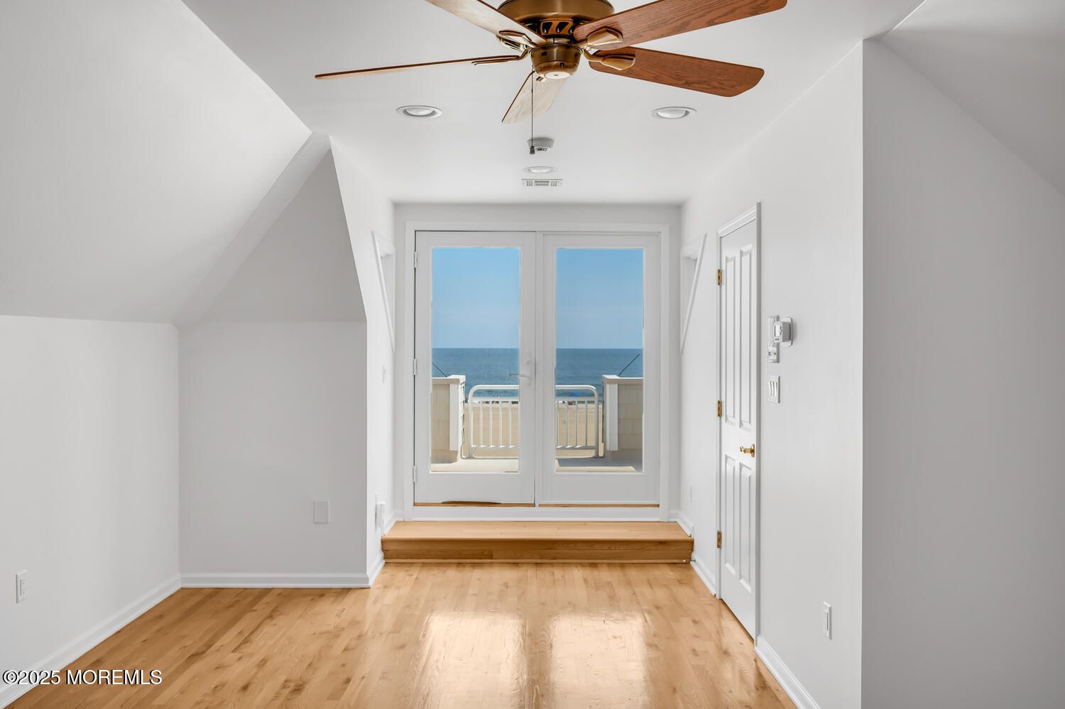 Empty room, Interior, Recessed Lighting, Water, Wood Texture Flooring