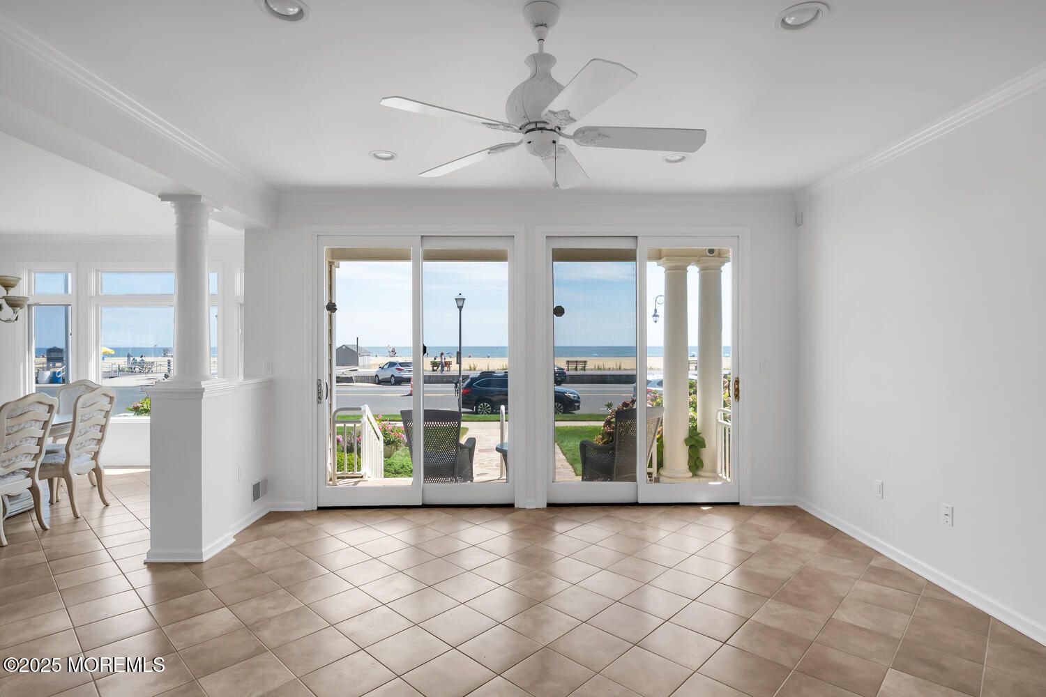 Empty room, Interior, Recessed Lighting, Water