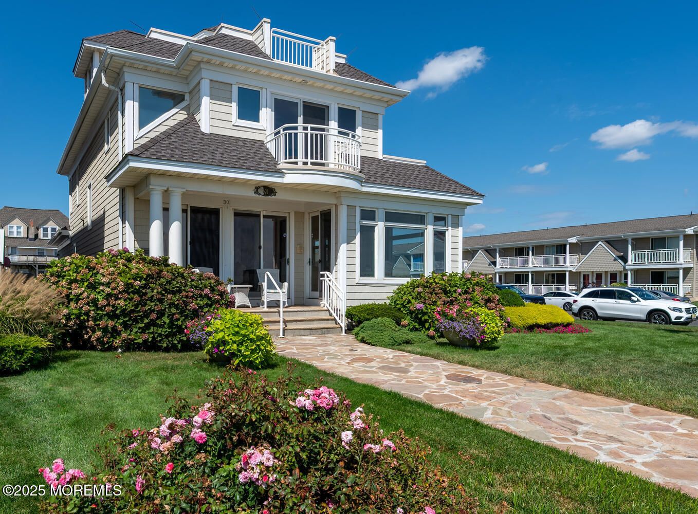 Exterior, Facade, American Foursquare