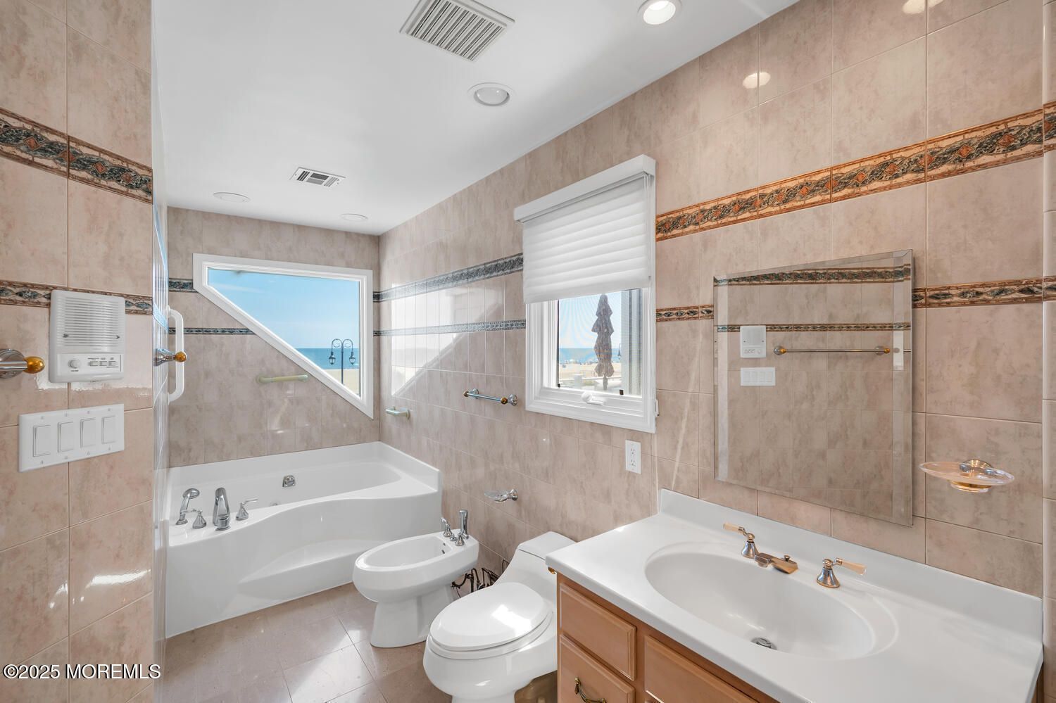Bathroom, Dual Sink Vanities, Interior, Recessed Lighting