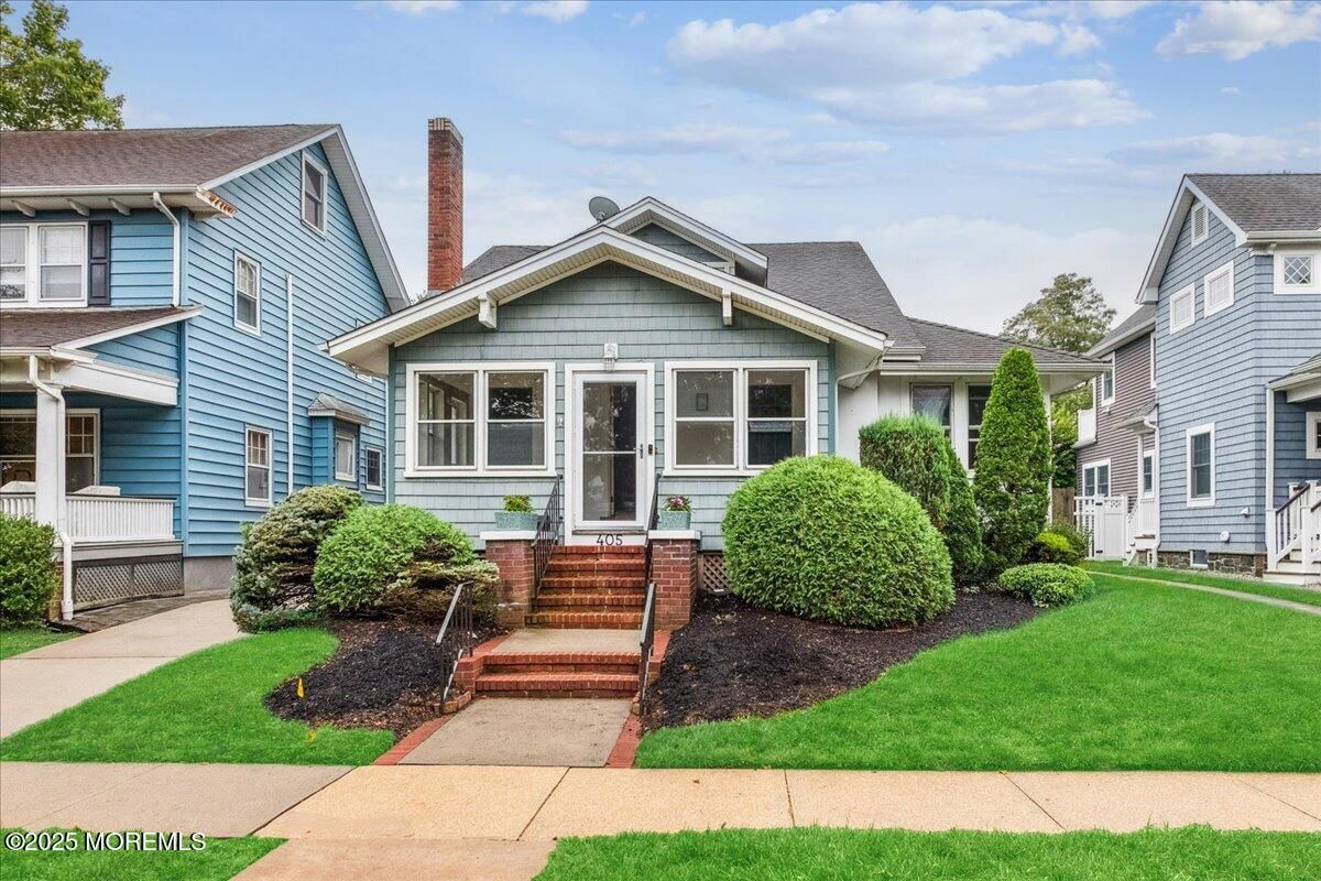 Exterior, Facade, Queen Anne Victorian