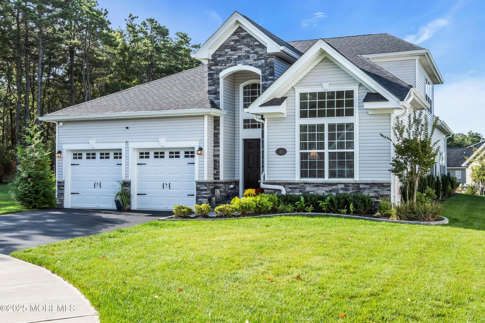 Attached, Exterior, Facade, Farmhouse
