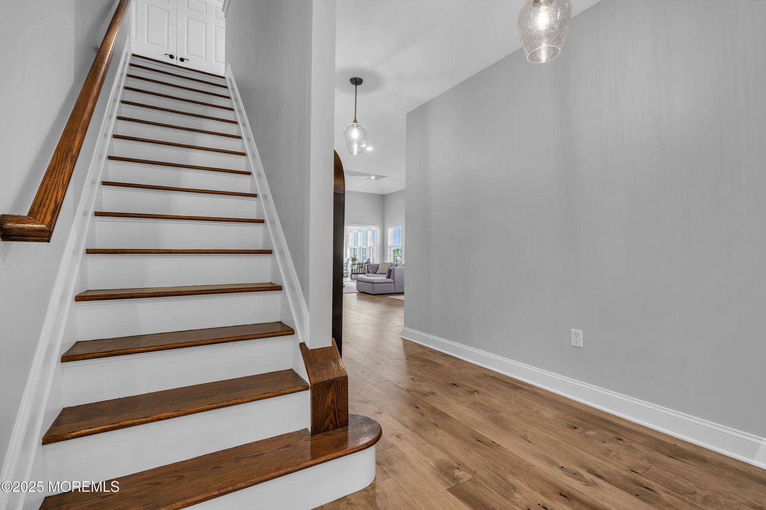 Interior, Pendant Lights, Wood Texture Flooring
