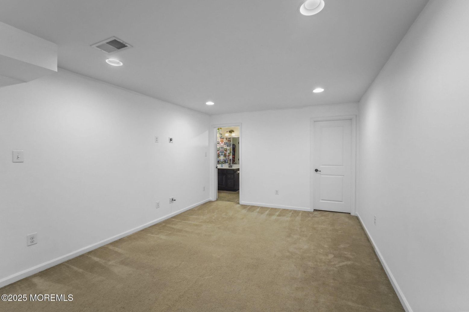 Empty room, Interior, Recessed Lighting