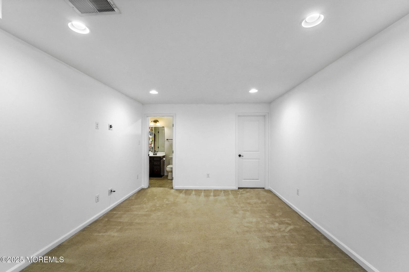 Empty room, Interior, Recessed Lighting
