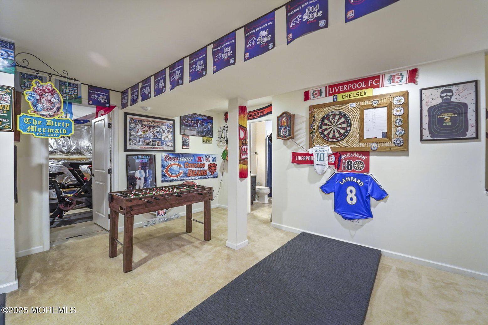 Game Room, Interior