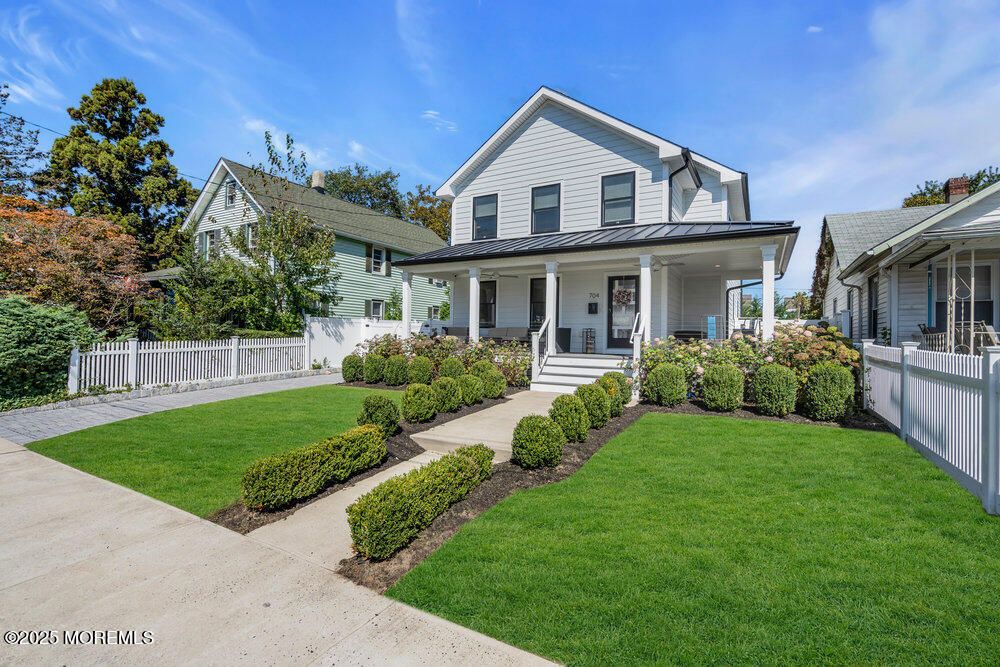 Exterior, Facade, Farmhouse