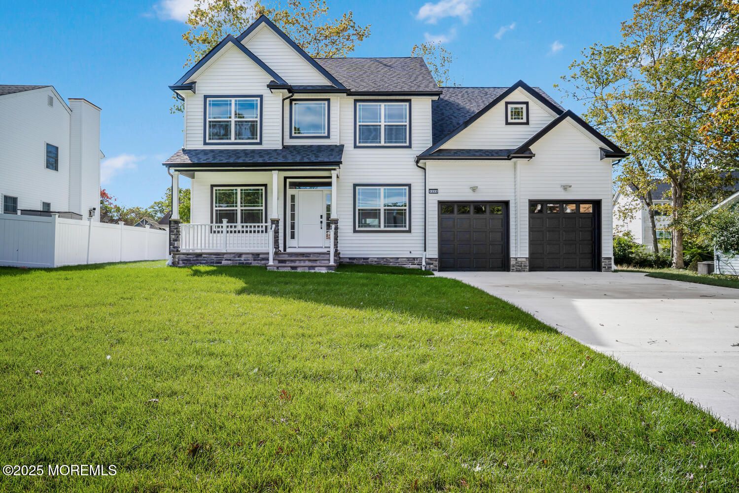 Attached, Exterior, Facade, Farmhouse