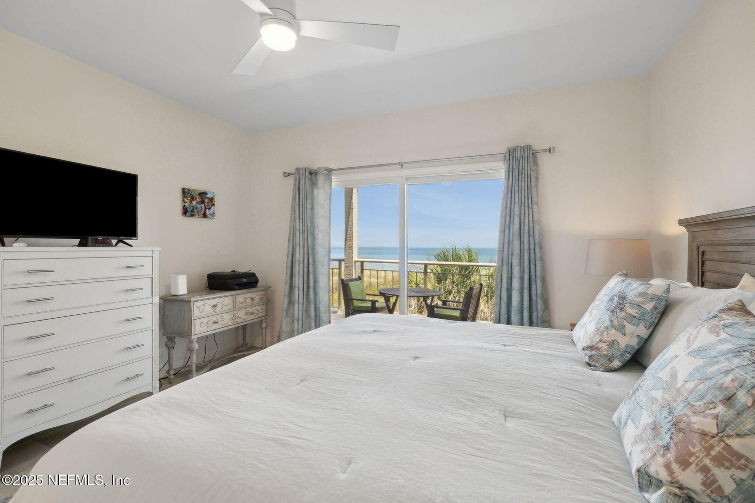 Bedroom, Interior, Water