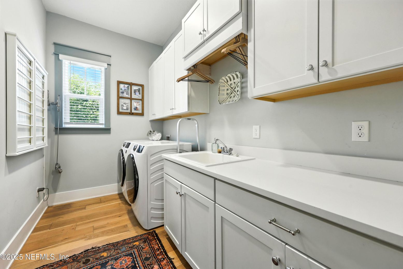 Interior, Washer, Wood Texture Flooring