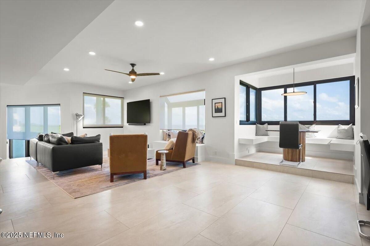 Interior, Living room, Pendant Lights, Recessed Lighting