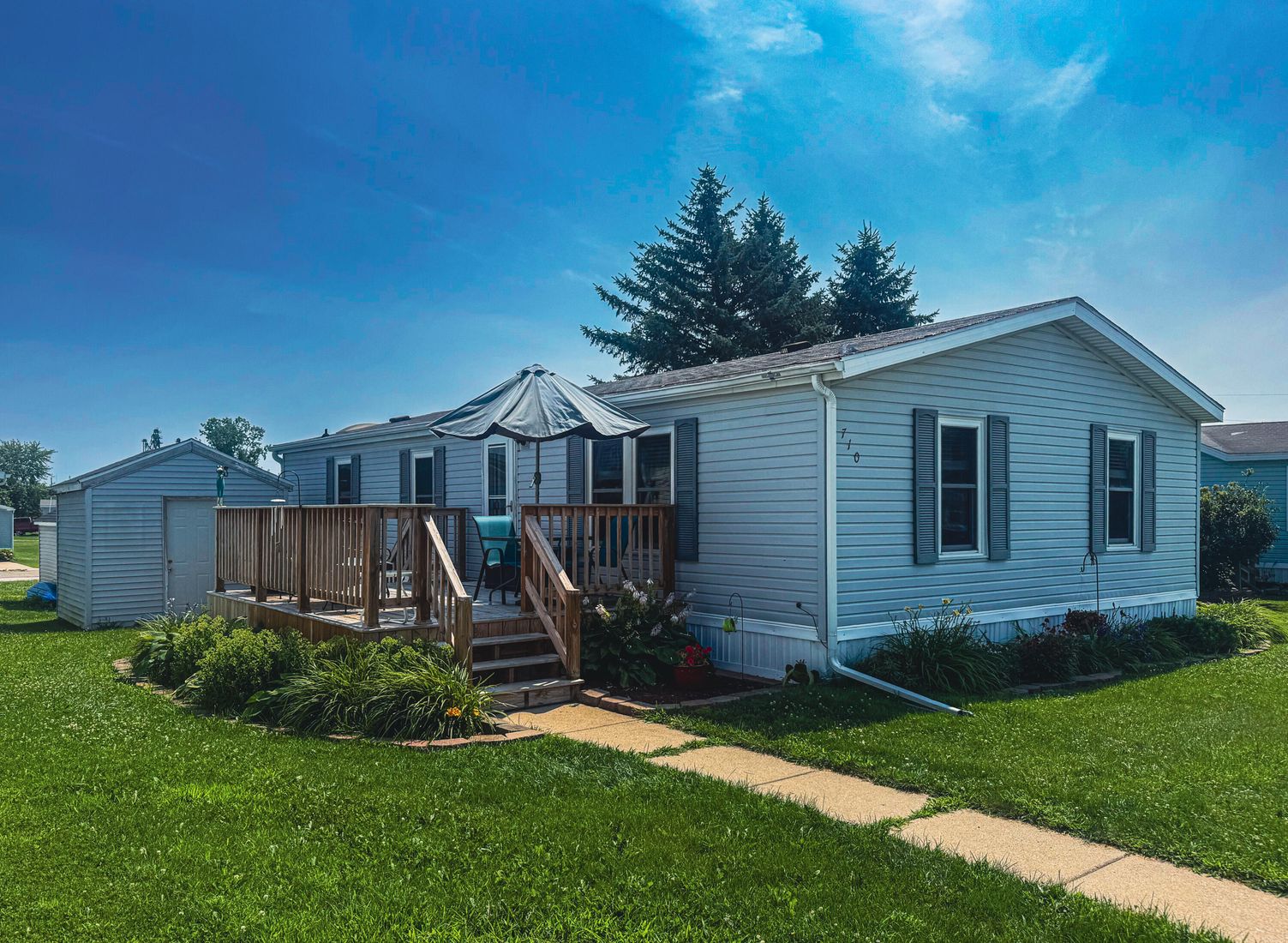 Backyard, Exterior