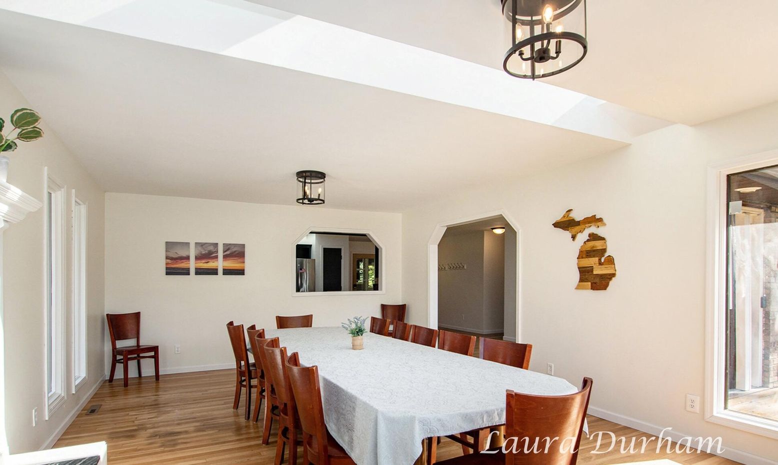 Dining room, Interior, Wood Texture Flooring