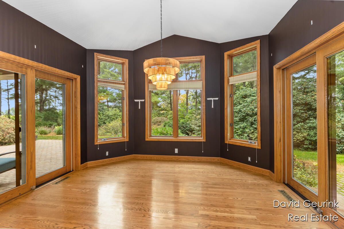 Chandelier, Empty room, Interior, Wood Texture Flooring
