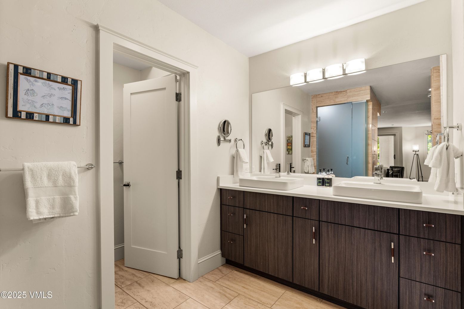 Bathroom, Dual Sink Vanities, Interior