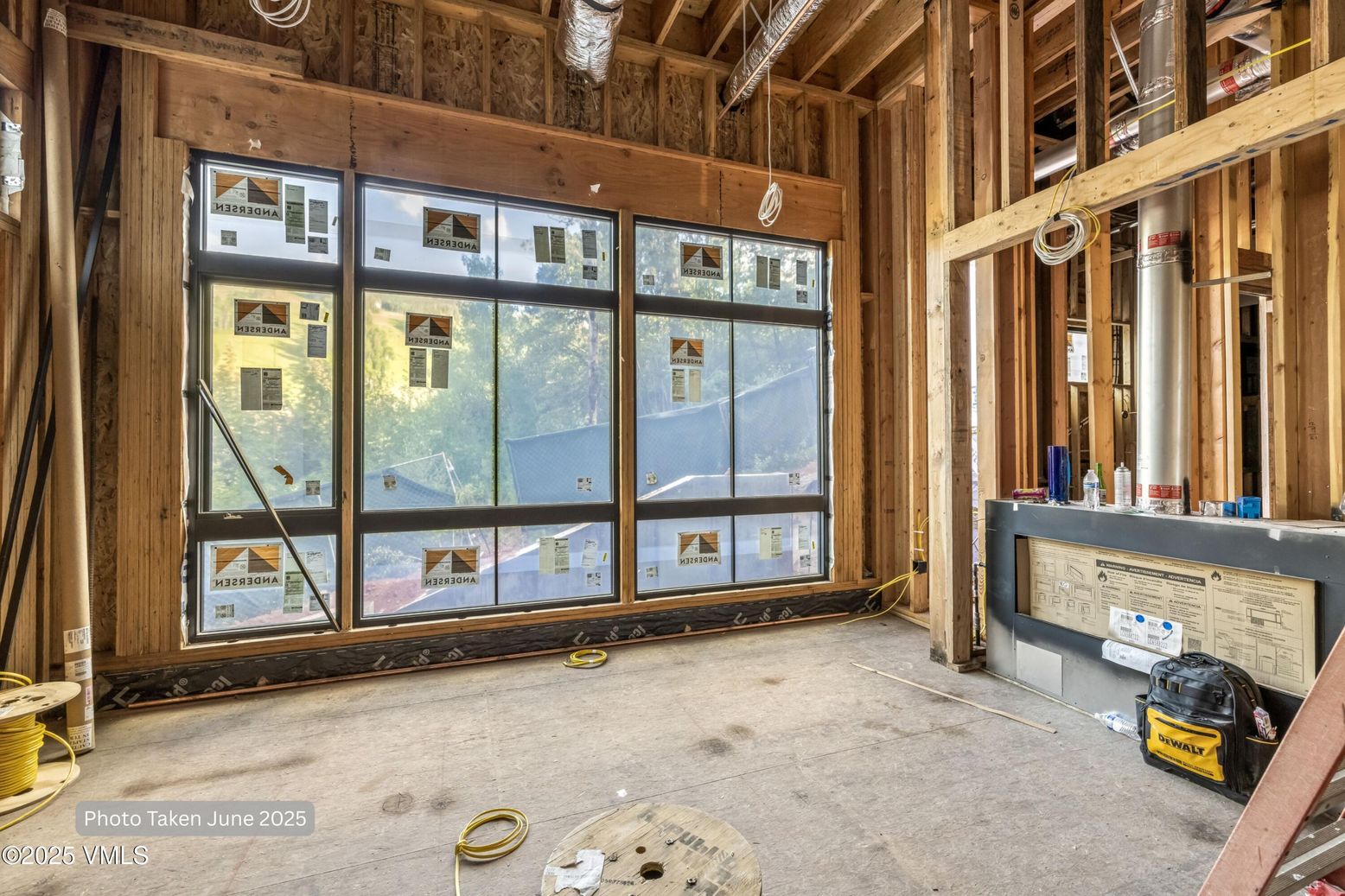 Empty room, Interior, Wooden Beams, Wooden Walls