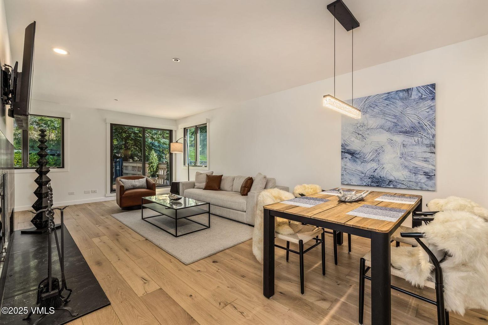 Dining room, Interior, Living room, Pendant Lights, Recessed Lighting, Wood Texture Flooring