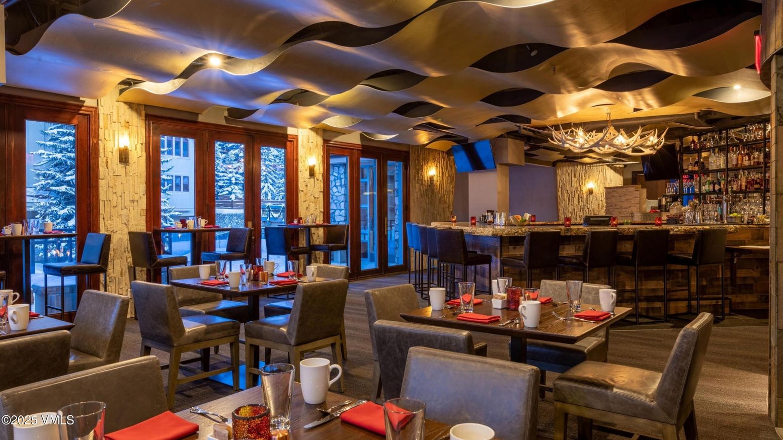 Chandelier, Dining room, Interior