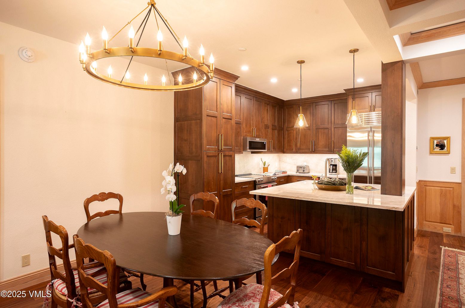 Chandelier, Dining room, Interior, Kitchen, Pendant Lights, Recessed Lighting, Wood Texture Flooring