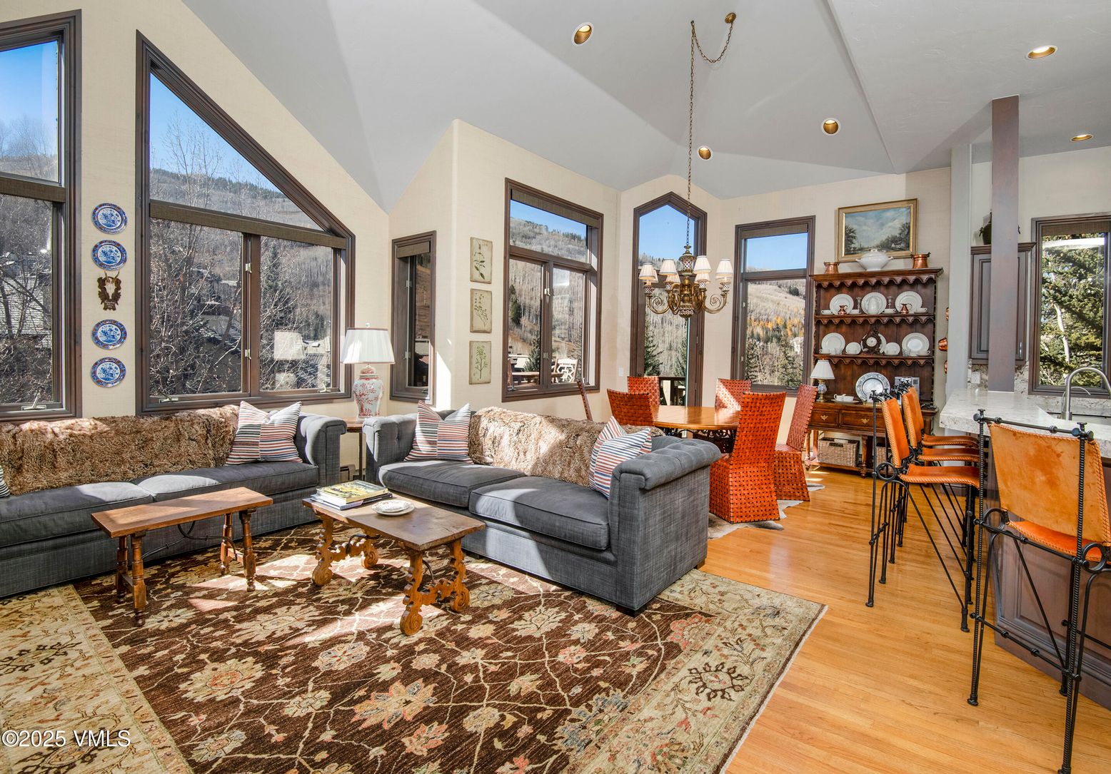 Chandelier, Dining room, Interior, Living room, Recessed Lighting, Wood Texture Flooring
