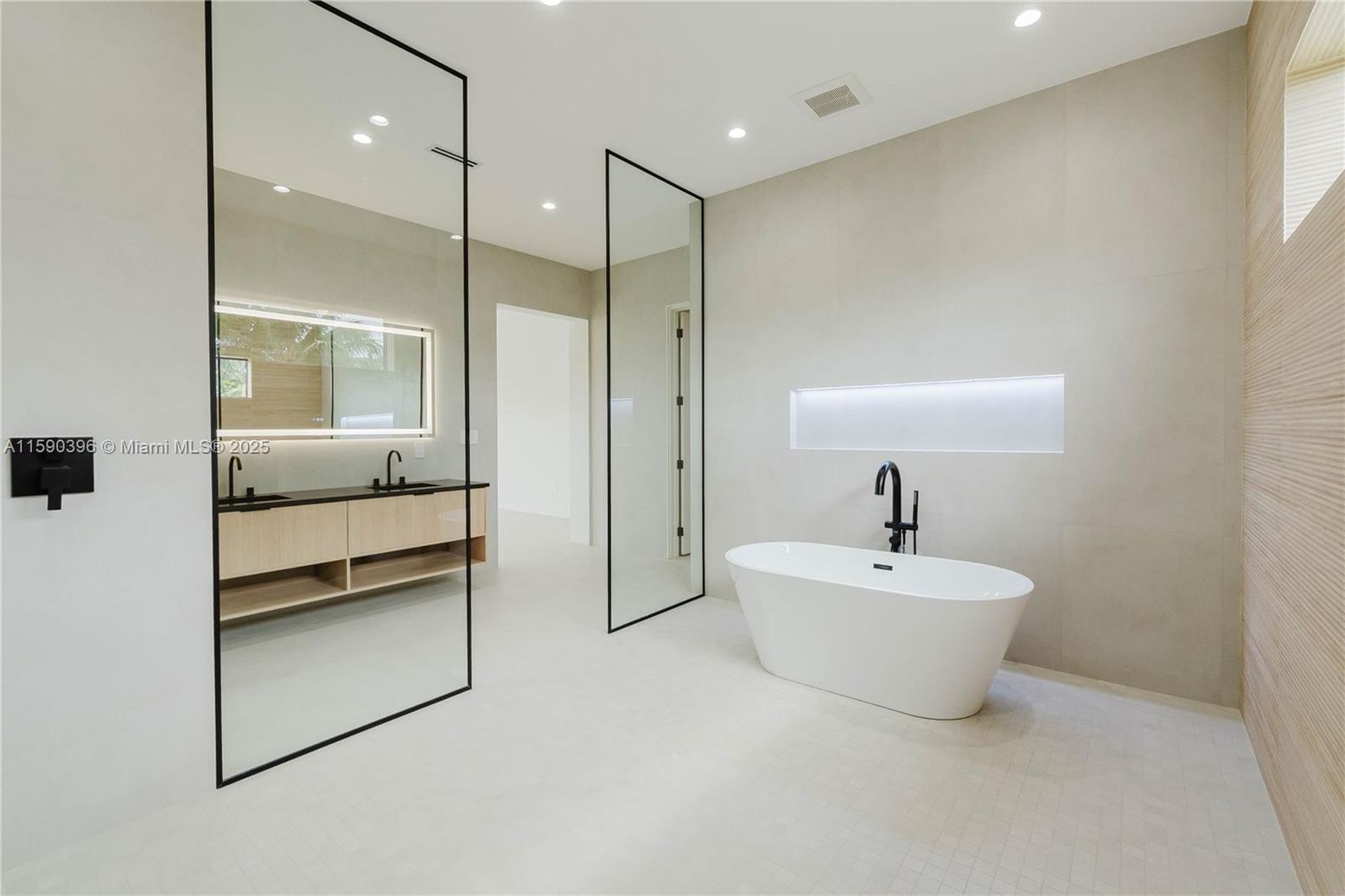 Bathroom, Free Standing Baths, Glass Shower, Interior, Recessed Lighting