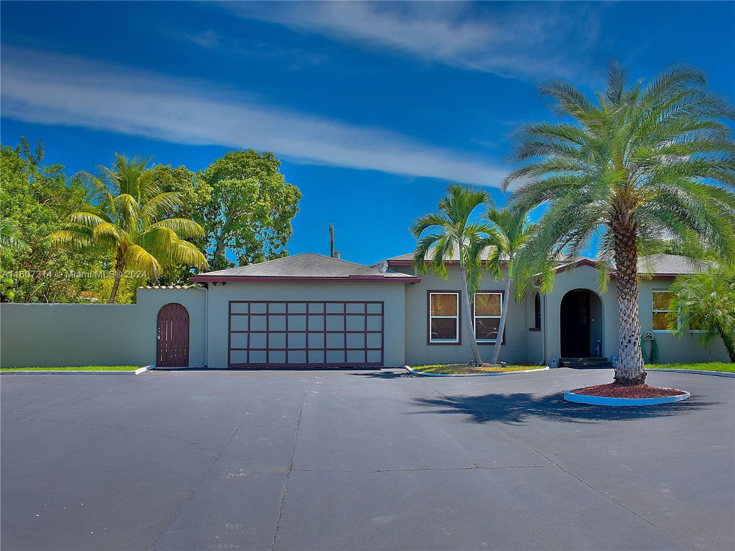 Attached, Exterior, Facade, Spanish Mediterranean