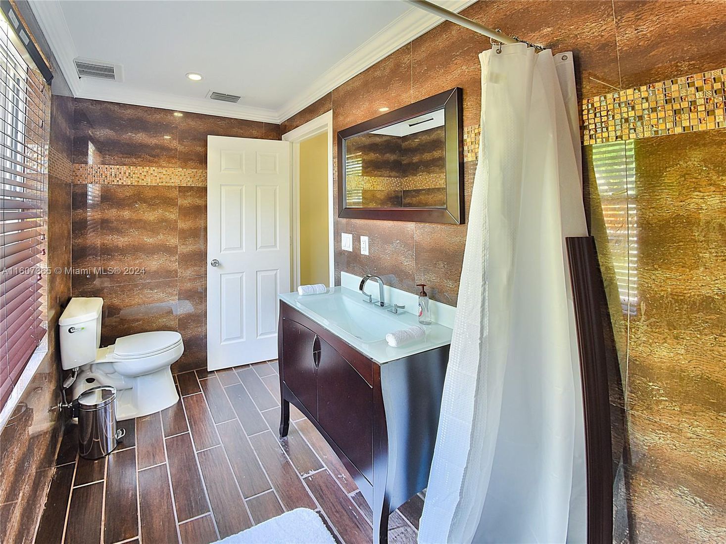 Bathroom, Interior, Recessed Lighting, Wood Texture Flooring