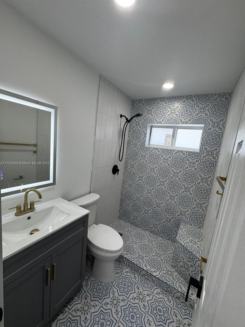 Bathroom, Interior, Recessed Lighting