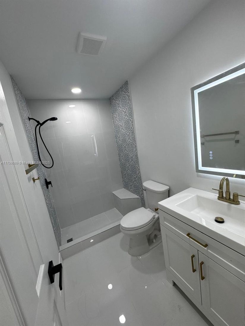 Bathroom, Interior, Recessed Lighting