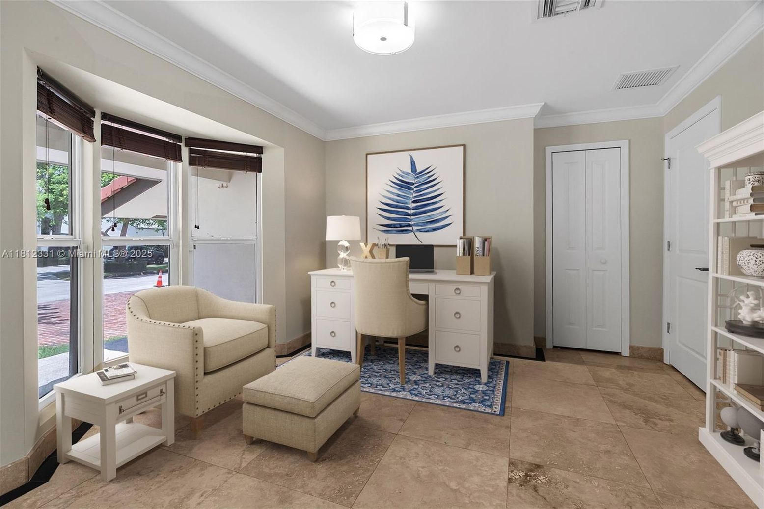 Home Office, Interior