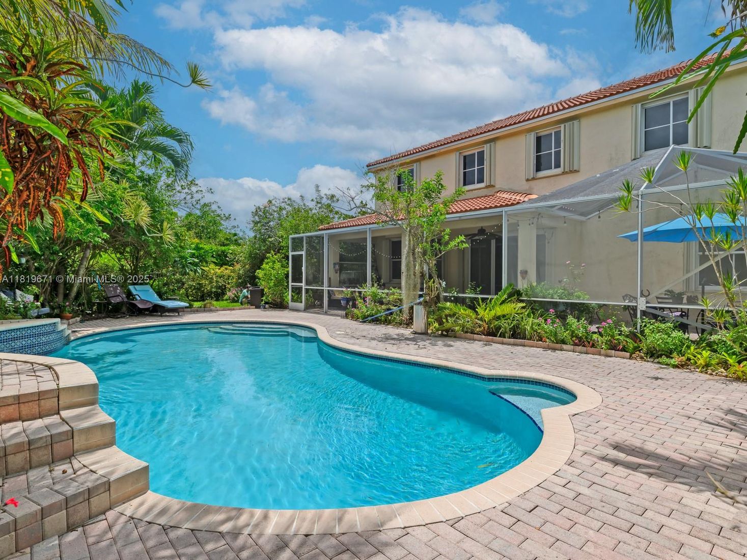 Exterior, Pool